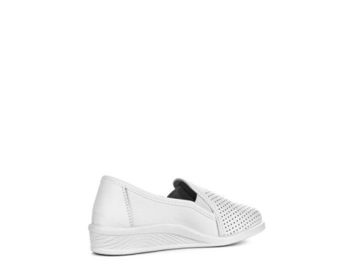 Туфли женские с перфорацией на ПВХ подошве цвет белый 55-01w