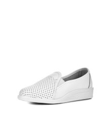 Туфли женские с перфорацией на ПВХ подошве цвет белый 55-01w